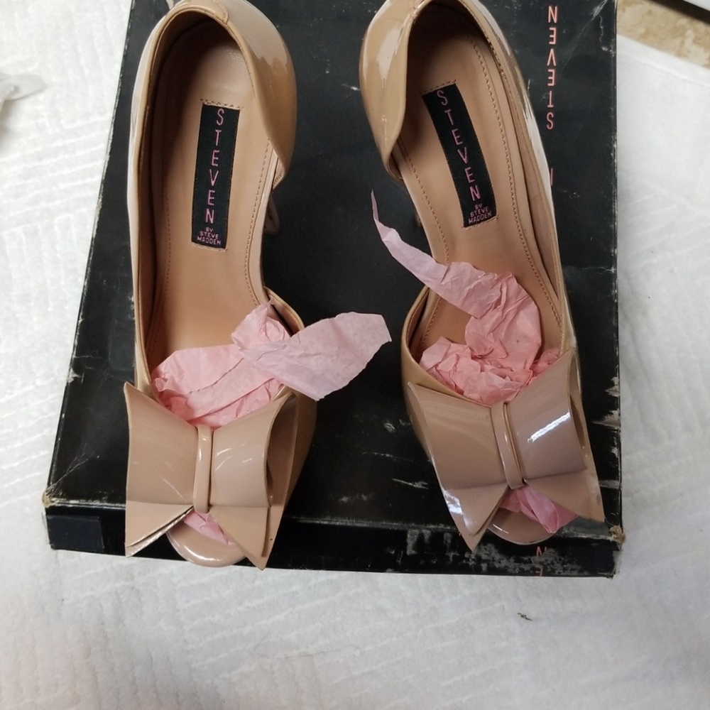 Steve Madden Blush/NudePumps!